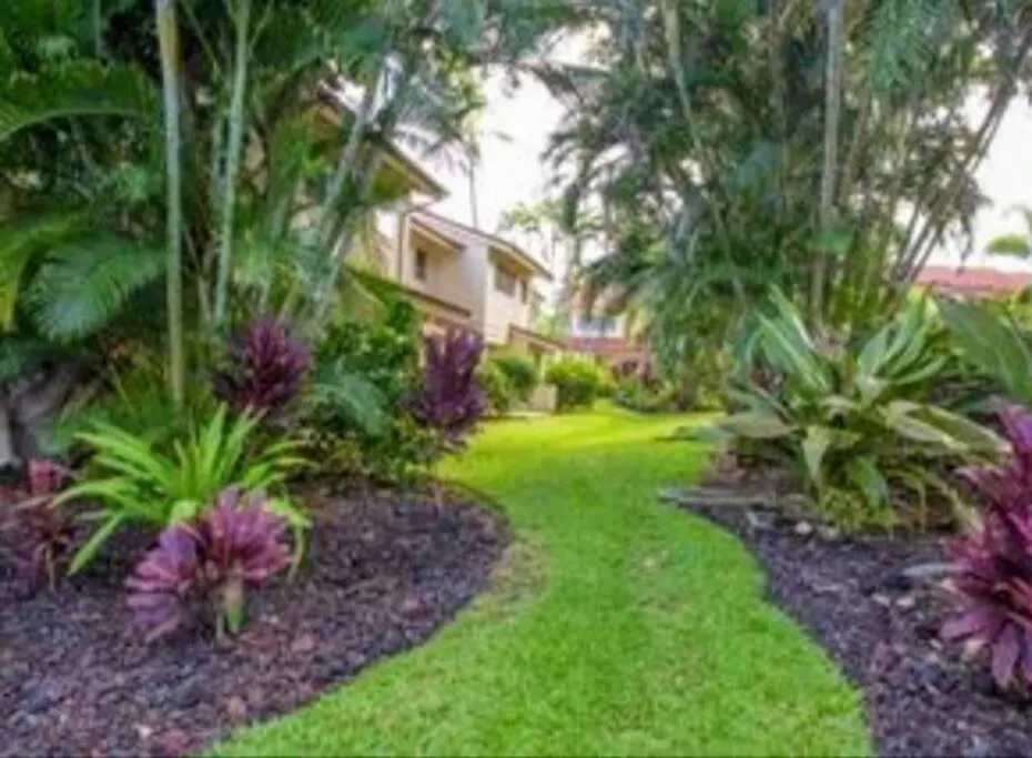 Ohana Beach Retreat At The Surf And Racquet Club Kailua-Kona Apartment
