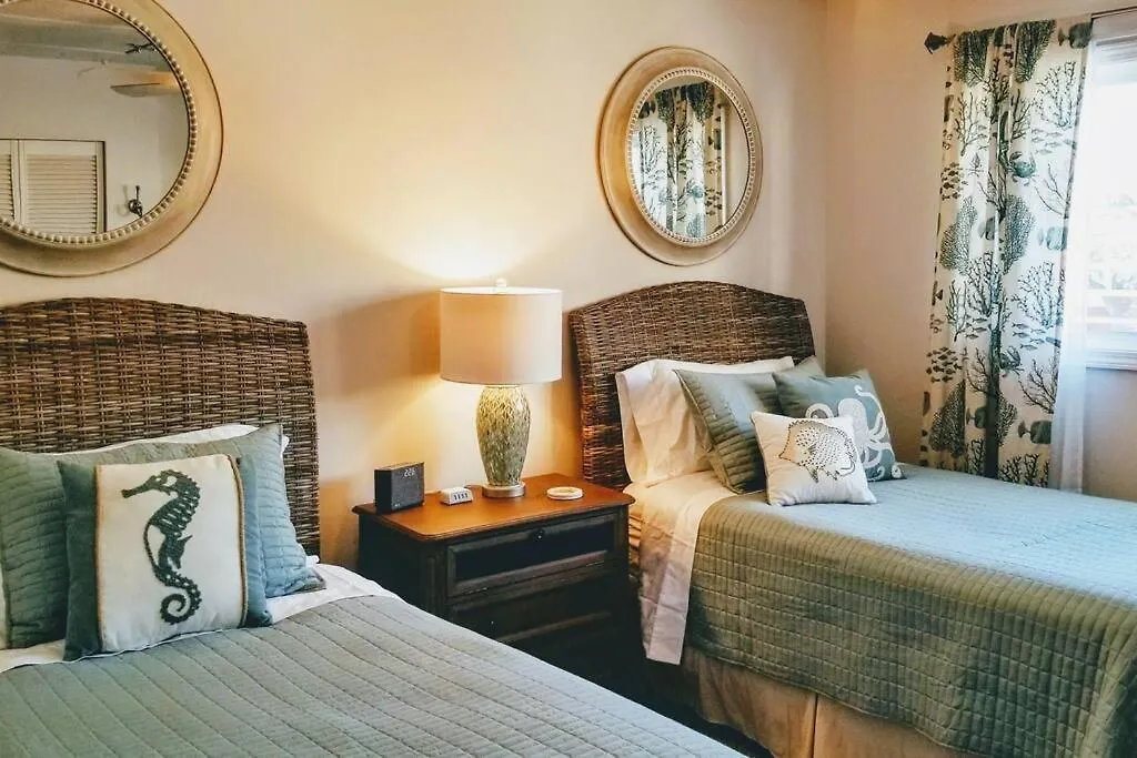 Ohana Beach Retreat At The Surf And Racquet Club Kailua-Kona Apartment