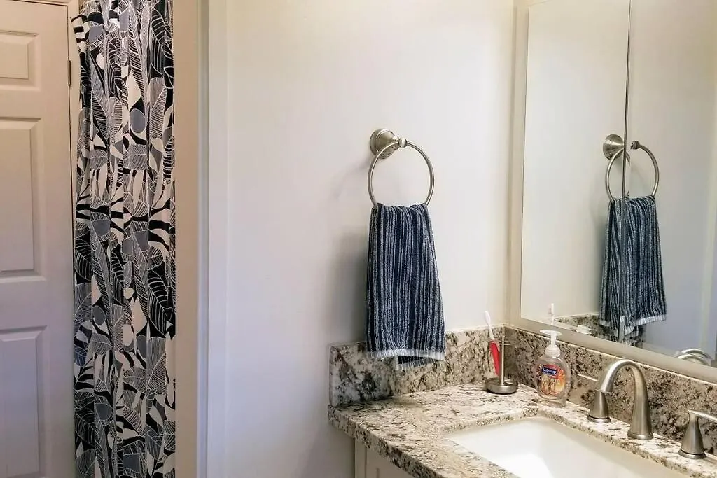Ohana Beach Retreat At The Surf And Racquet Club Kailua-Kona Apartment