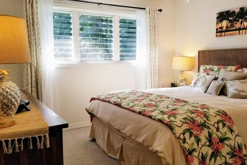 Ohana Beach Retreat At The Surf And Racquet Club Kailua-Kona