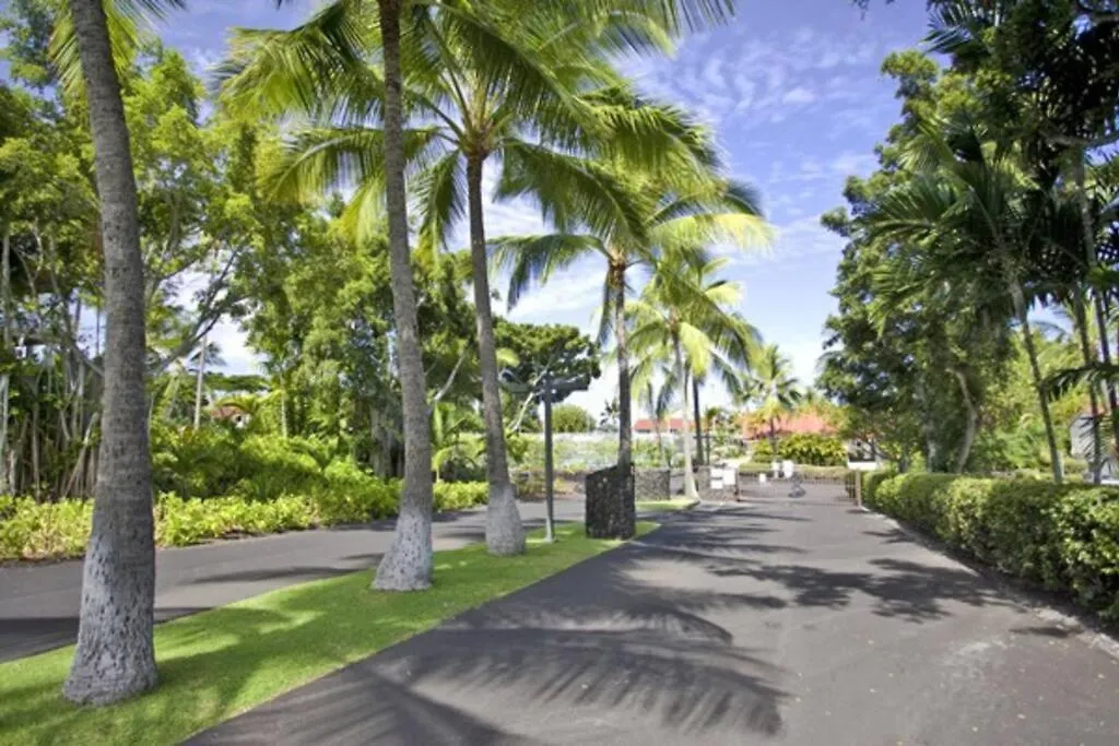 Ohana Beach Retreat At The Surf And Racquet Club Kailua-Kona